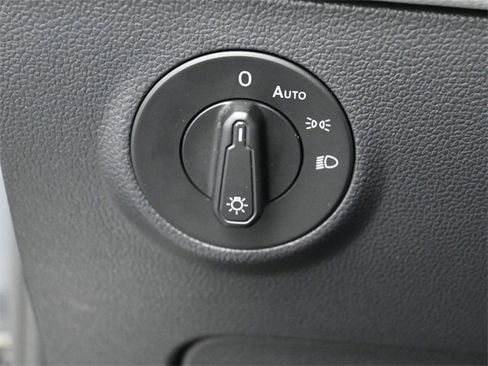 Used 2024 Volkswagen Taos SE image 15