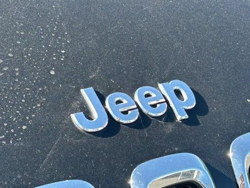Used 2017 Jeep Cherokee Latitude FWD image 10