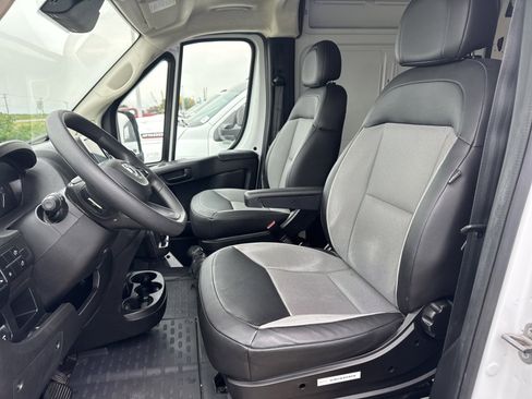 Used 2025 RAM ProMaster 2500 w/ Convenience Group FWD image 9