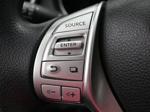 Used 2016 Nissan Rogue SV AWD/4WD image 18