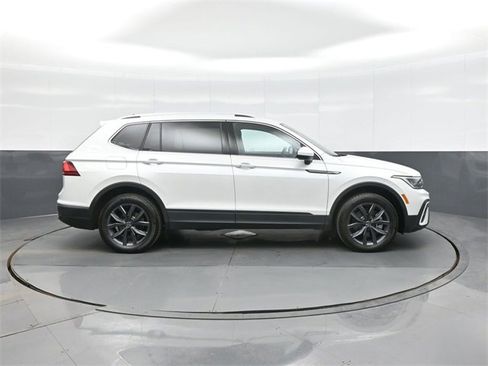 Used 2023 Volkswagen Tiguan SE image 8