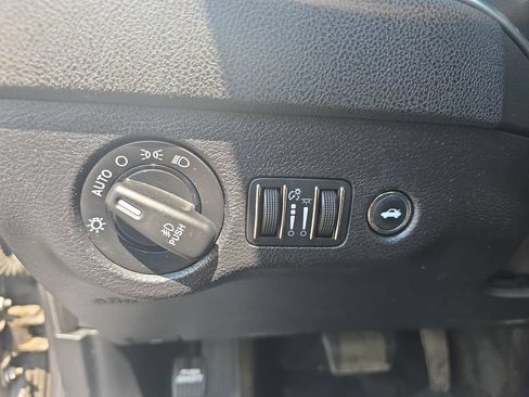 Used 2015 Dodge Charger SXT AWD/4WD image 23