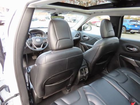 Used 2021 Jeep Cherokee Limited image 17