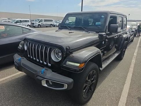 Used 2023 Jeep Wrangler Unlimited Sahara AWD/4WD image 4