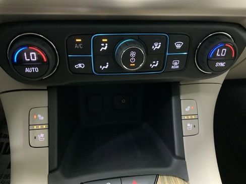 Used 2018 GMC Acadia Denali w/ Technology Package AWD/4WD image 44