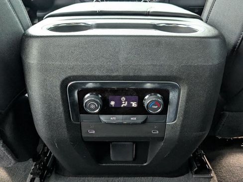 Used 2025 Chevrolet Suburban RST RWD image 17