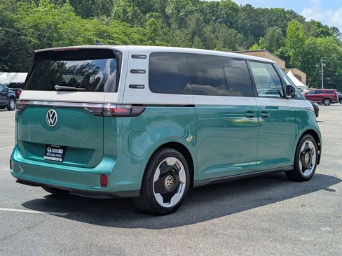 Used 2025 Volkswagen ID. Buzz Pro S Plus RWD image 9