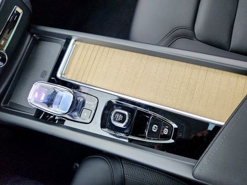 New 2026 Volvo XC60 B5 Plus w/ Protection Package Premier AWD/4WD image 22