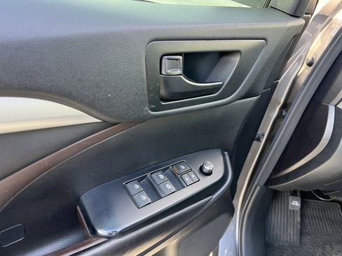 Used 2017 Toyota Highlander Plus image 24