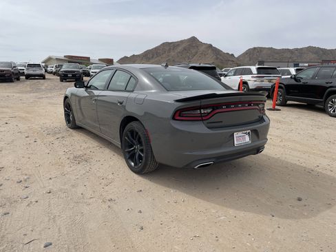 Used 2017 Dodge Charger R/T w/ Driver Confidence Group RWD image 3