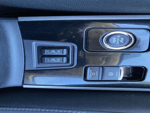 Used 2020 Mitsubishi Outlander ES image 12