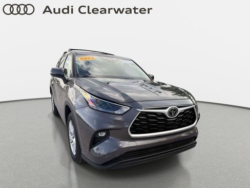 Used 2023 Toyota Highlander LE FWD image 7