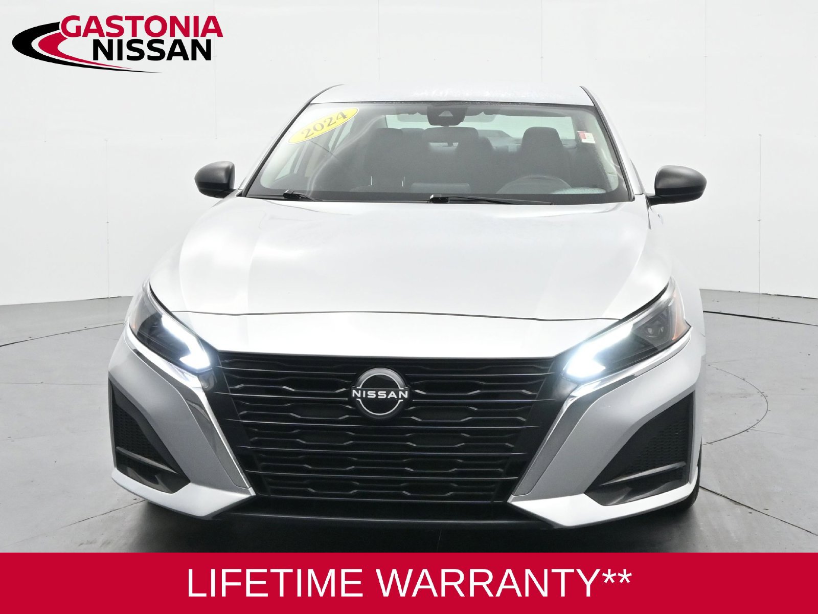 Used 2024 Nissan Altima 2.5 SV FWD image 2