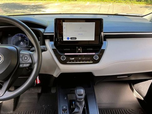 Used 2026 Toyota Corolla Cross L image 9