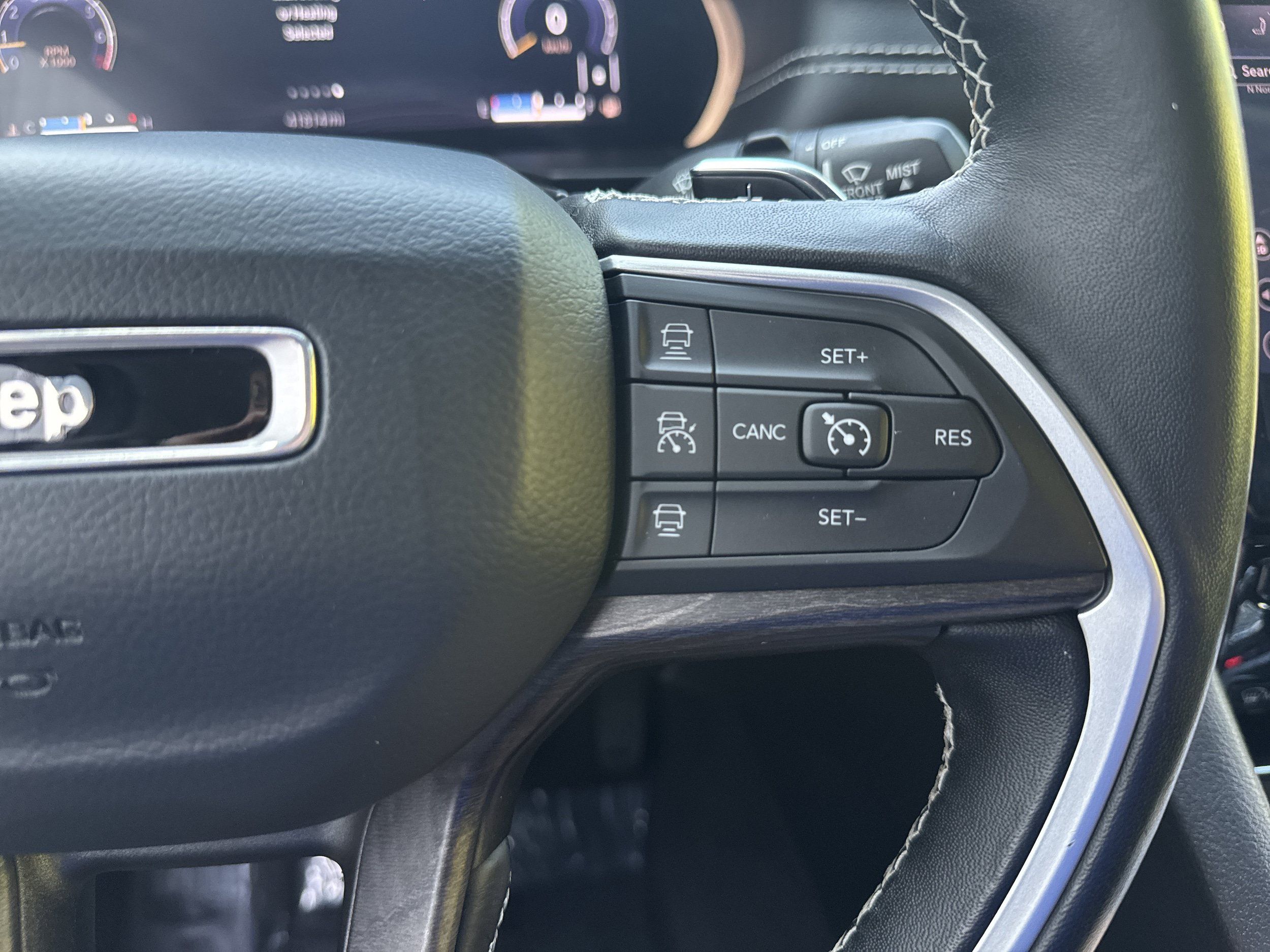 Used 2022 Jeep Grand Cherokee L Limited AWD/4WD image 29
