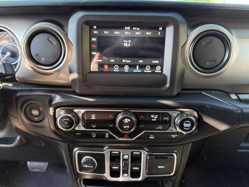 Used 2021 Jeep Wrangler Unlimited Sport AWD/4WD image 13