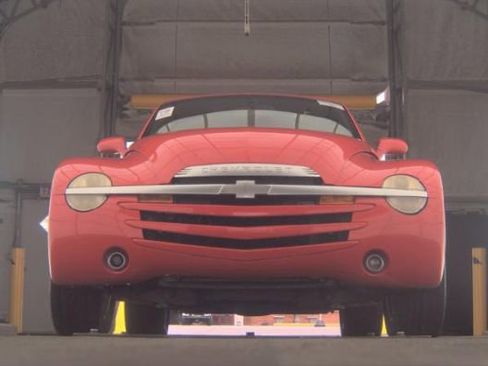 Used 2004 Chevrolet SSR w/ Preferred Equipment Group RWD image 3