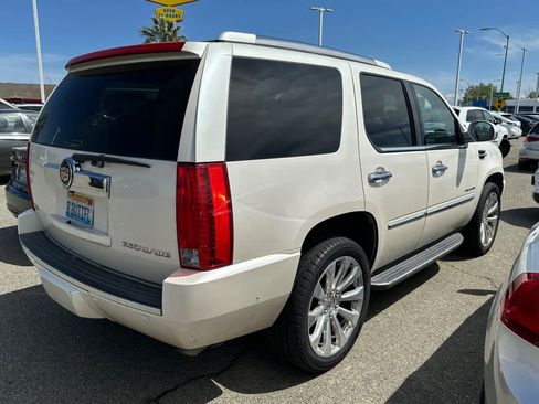 Used 2011 Cadillac Escalade 2WD image 4