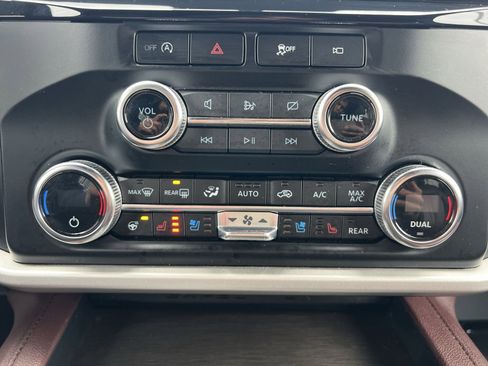 Certified 2024 Ford Expedition Limited image 21