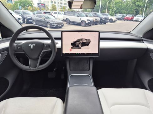 Used 2024 Tesla Model Y Long Range AWD/4WD image 24