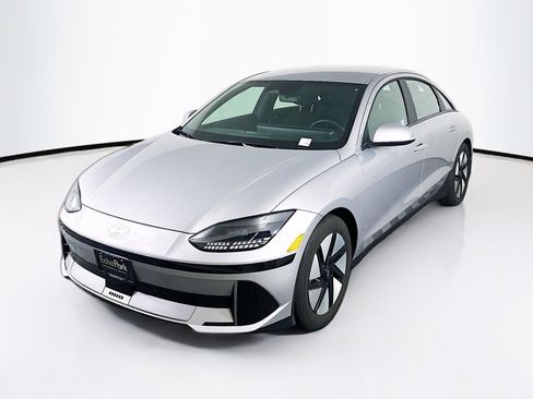 Used 2024 Hyundai Ioniq 6 SE RWD image 3