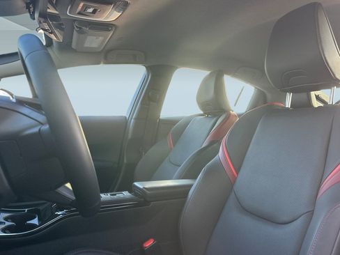 Used 2025 Toyota Prius Plug-In Hybrid image 5