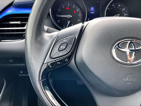 Used 2020 Toyota C-HR XLE image 23