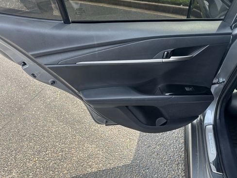 Used 2025 Toyota Camry SE w/ Convenience Package image 14