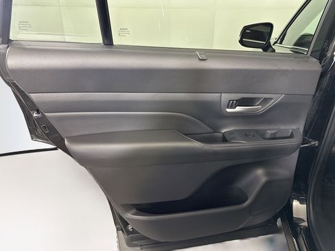 Used 2025 Toyota Grand Highlander AWD image 26