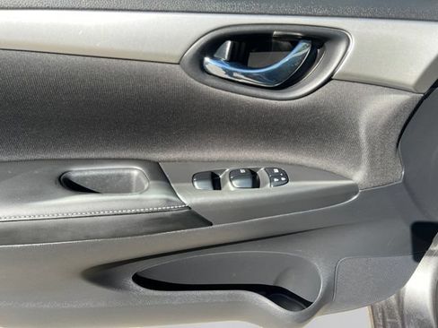 Used 2019 Nissan Sentra S FWD image 11
