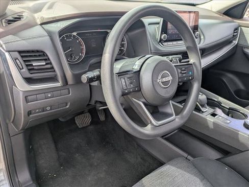 Used 2023 Nissan Rogue SV image 9