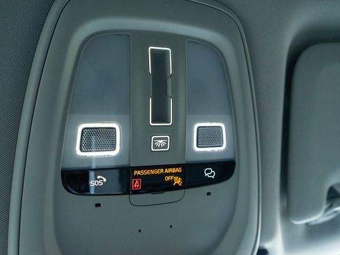 Used 2025 Volvo XC60 B5 Plus image 23