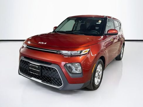 Used 2022 Kia Soul LX w/ Technology Package FWD image 3