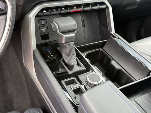 Used 2025 Toyota Sequoia Platinum AWD/4WD image 18
