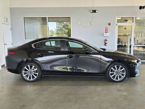Used 2020 MAZDA MAZDA3 AWD Sedan w/ Select Package image 4