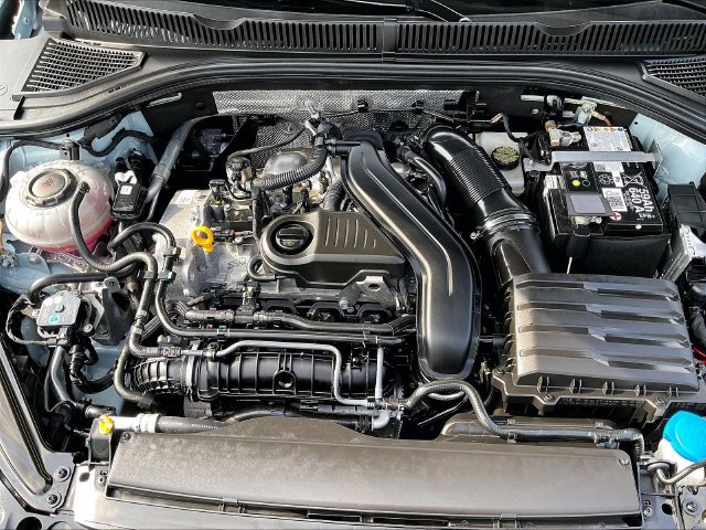 Certified 2025 Volkswagen Jetta SE w/ Sunroof Package FWD image 31