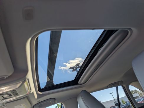 Used 2023 Toyota RAV4 XLE Premium image 17