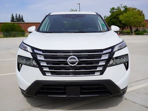 Used 2024 Nissan Rogue SV image 7