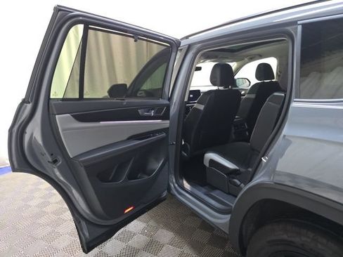 Used 2024 Volkswagen Atlas Peak Edition SE image 26