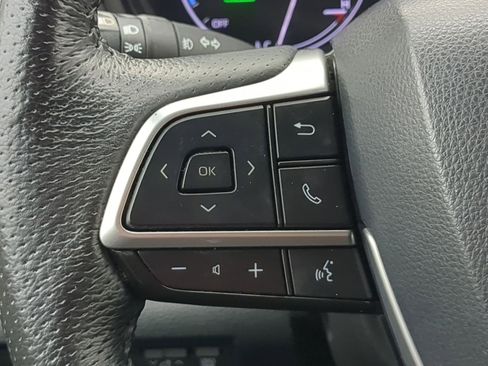 Used 2021 Toyota Sienna Limited image 18