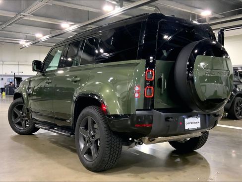 Used 2026 Land Rover Defender 110 X-Dynamic SE AWD/4WD image 3