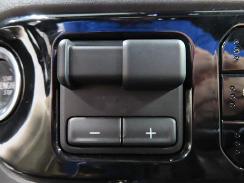 Used 2023 Chevrolet Silverado 1500 ZR2 image 64