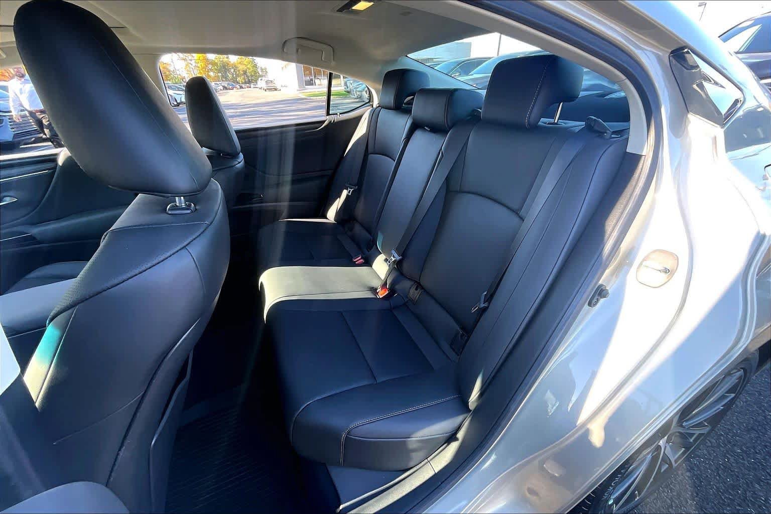 Used 2024 Lexus ES 350 w/ Premium Package FWD image 22