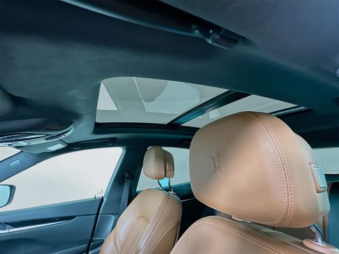 Used 2022 Maserati Levante GT image 23