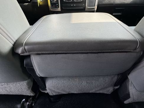 Used 2019 RAM 1500 Classic SLT AWD/4WD image 23