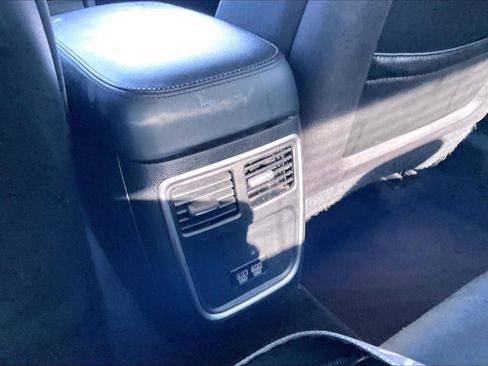 Used 2018 Chrysler 300 Touring w/ Chrome Appearance Package RWD image 32