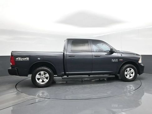 Used 2018 RAM 1500 Express AWD/4WD image 9