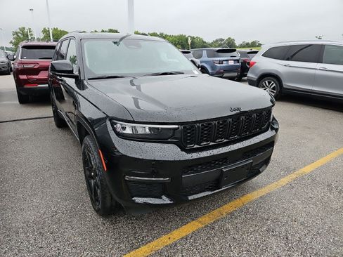 Used 2023 Jeep Grand Cherokee L Limited w/ Black Appearance Package AWD/4WD image 7