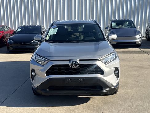 Used 2021 Toyota RAV4 XLE AWD/4WD image 2