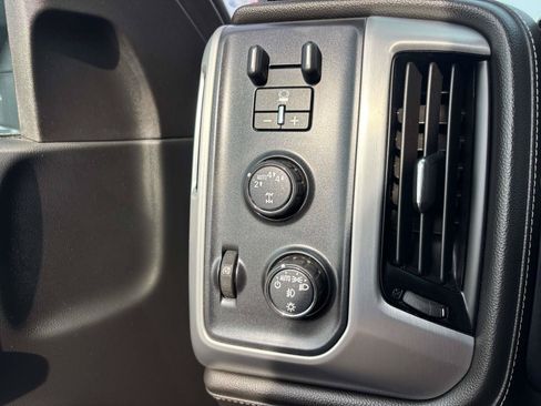 Used 2019 GMC Sierra 1500 SLE w/ SLE Value Package AWD/4WD image 18